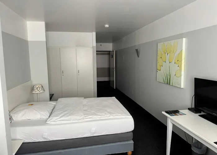 Aparthotel U Muelheim Free Parking Highspeed Wifi *